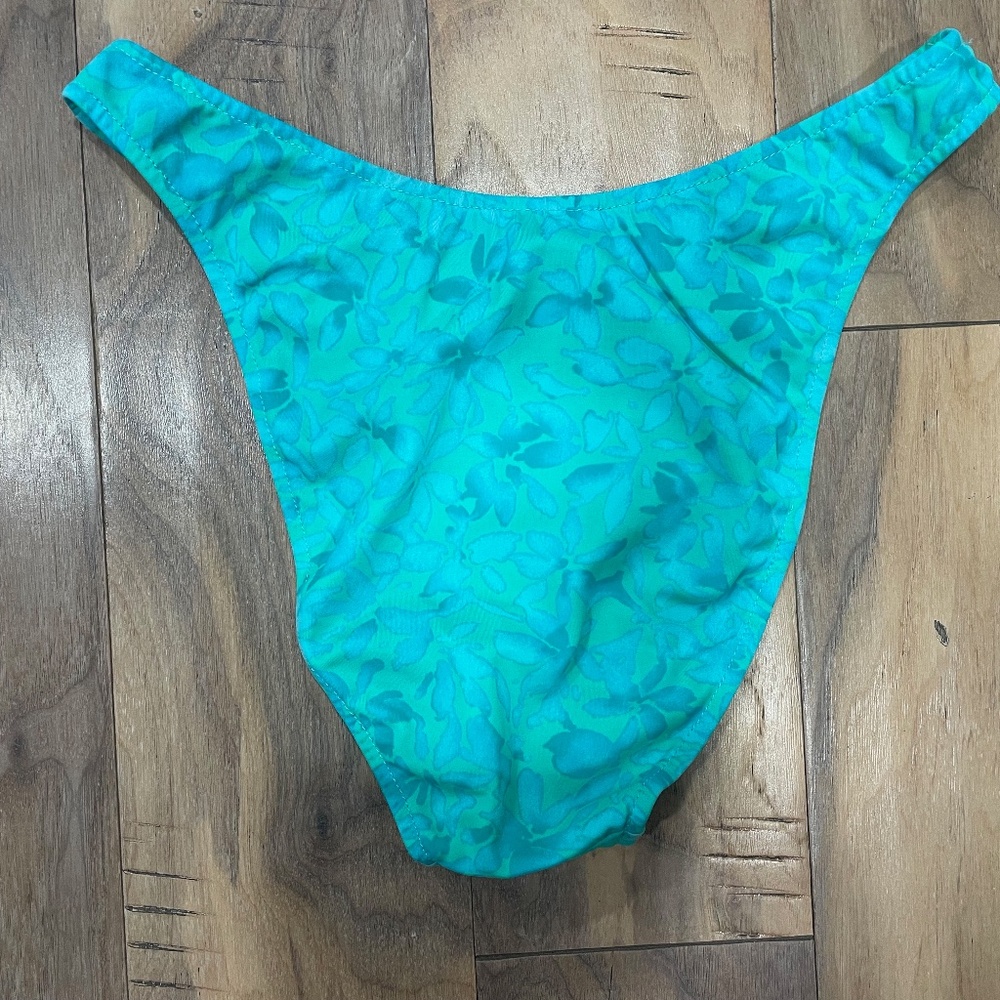 Triangle Top, Lined Bikini With Matching Sarong - image 7